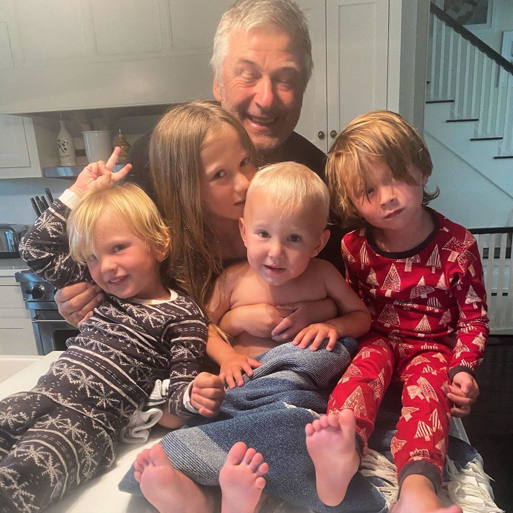 Alec Baldwin und seine Kinder Leonardo, Carmen, Romeo und Rafael im Jahr 2020