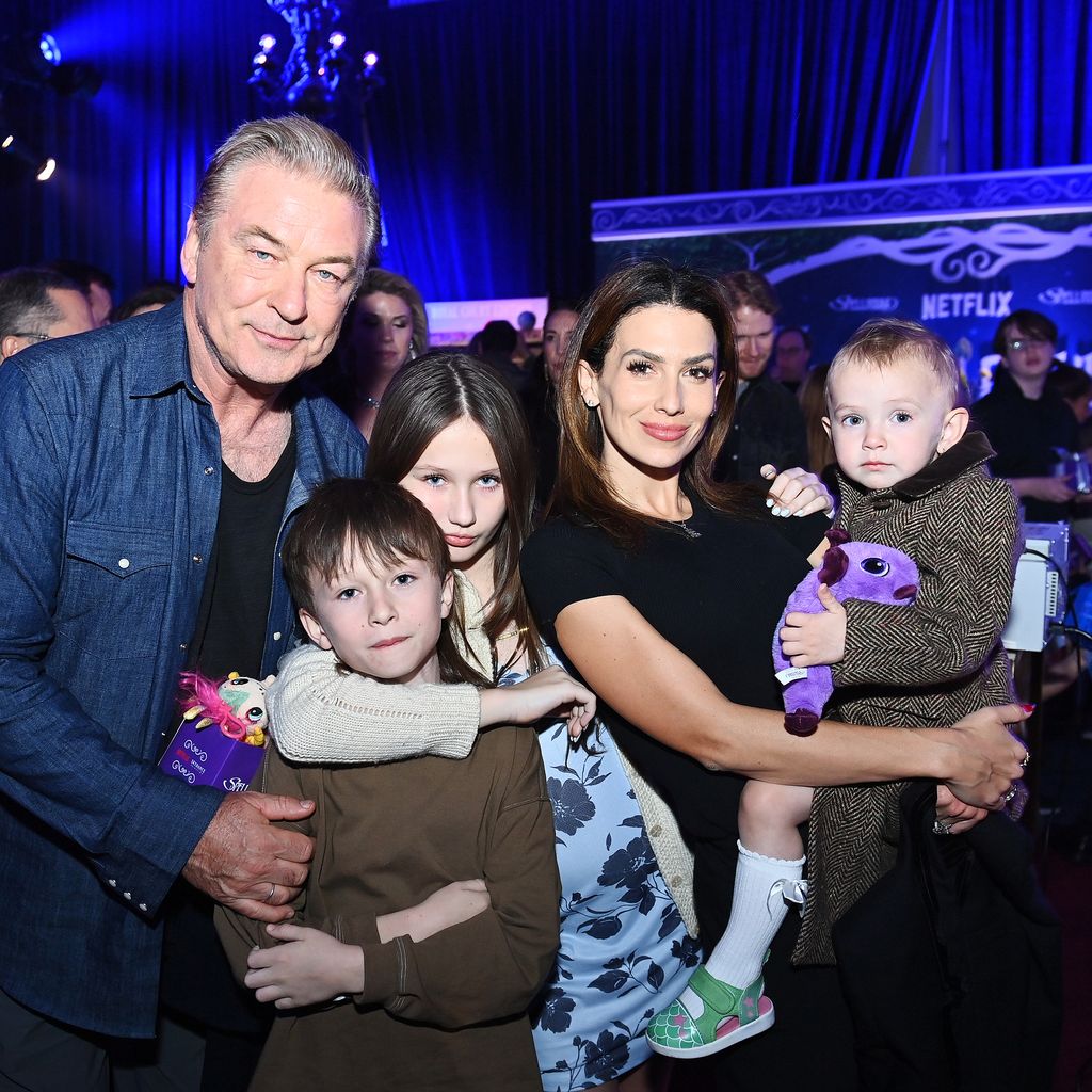 Alec und Hilaria Baldwin mit ihren Kindern im November 2024