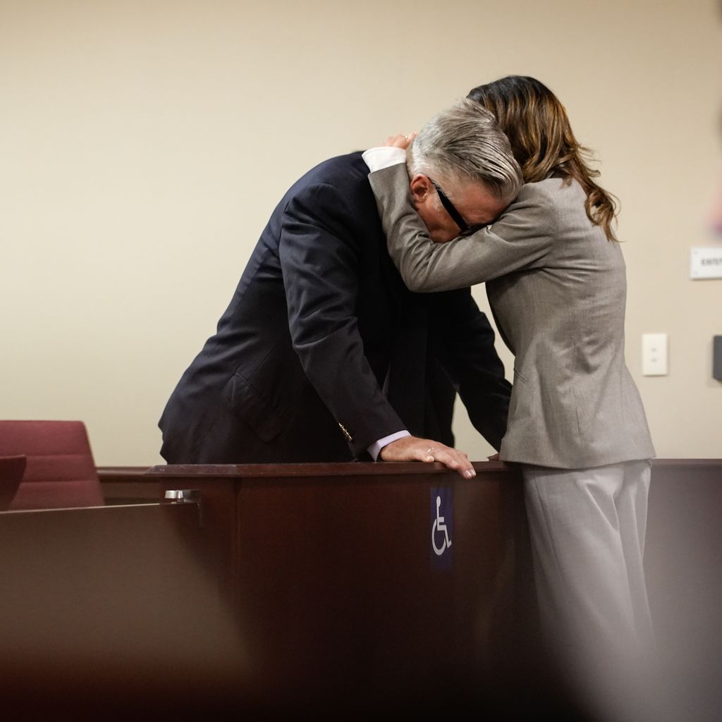 Alec und Hilaria Baldwin im Gerichtssaal im Juli 2024