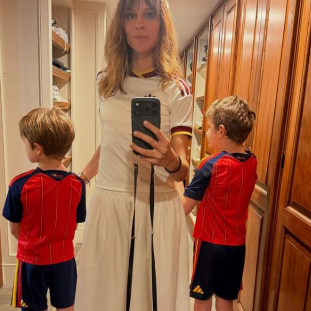 Alejandra Gere und ihre Söhne während der WM 2026