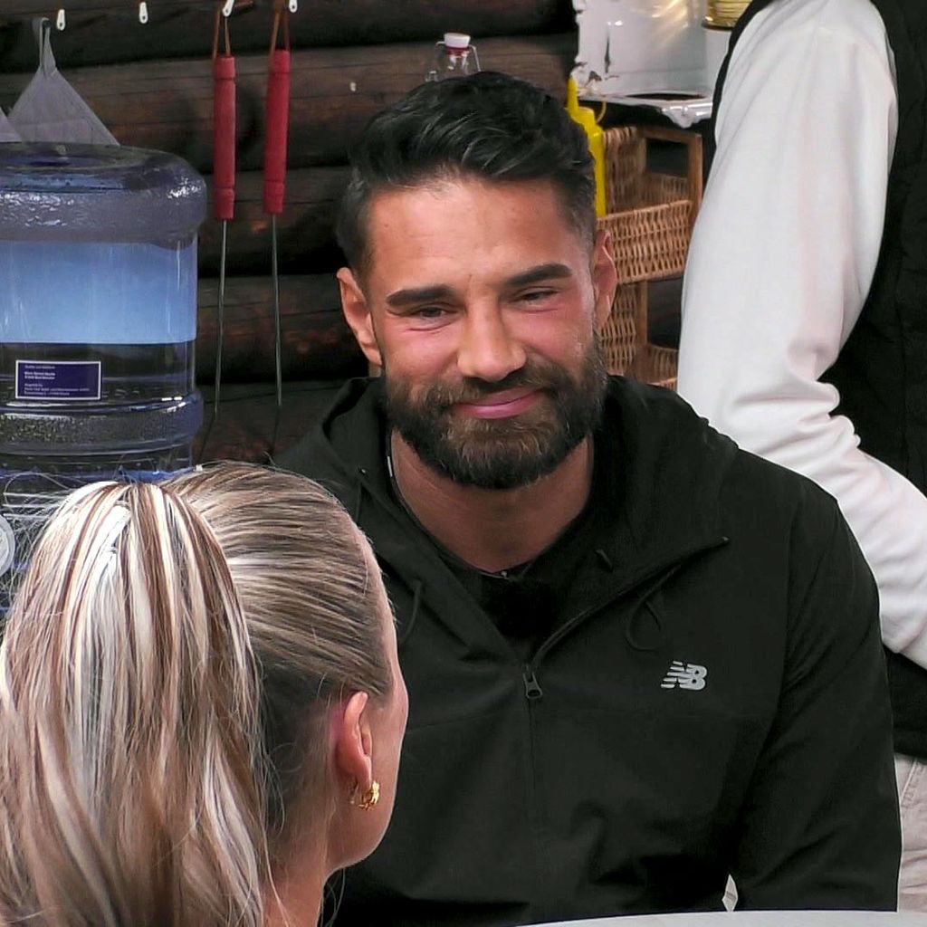 Aleks Petrovic und Emmy Russ im "#CoupleChallenge"-Camp