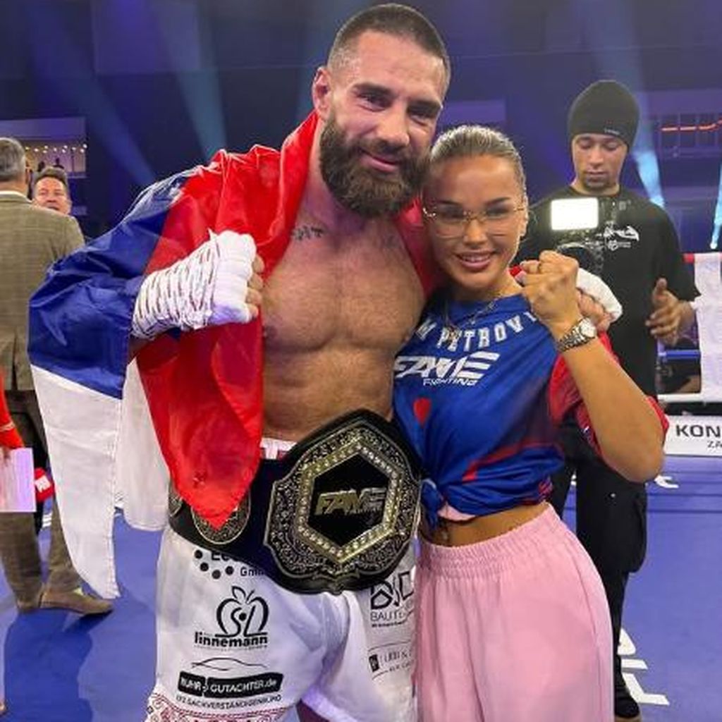 Aleks Petrovic und Emmy Russ bei Fame Fighting, Oktober 2025