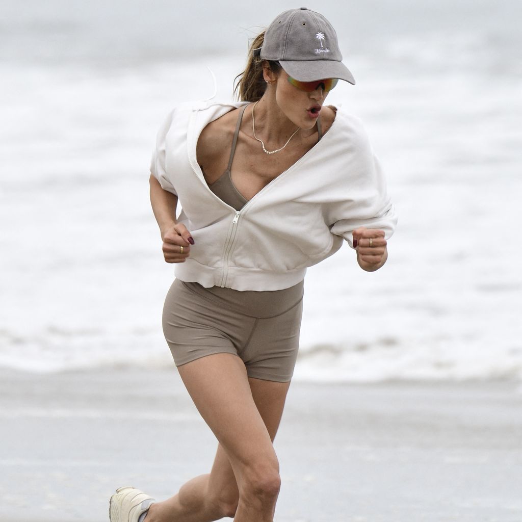 Alessandra Ambrosio im Oktober 2024