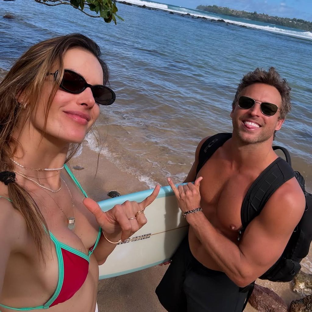 Alessandra Ambrosio und Buck Palmer im Hawaii-Urlaub 2024