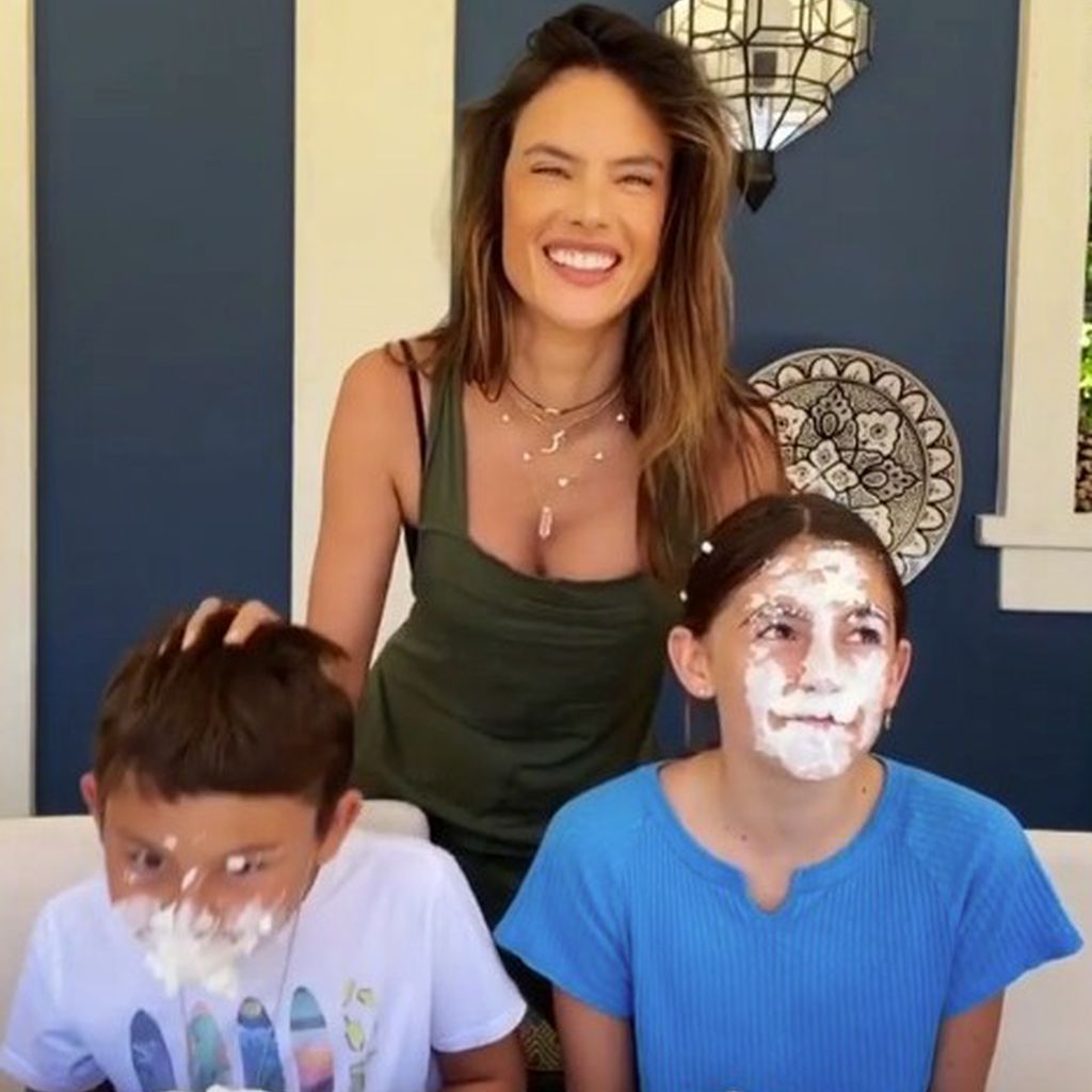 Alessandra Ambrosio mit ihren Kindern Noah und Anja im Mai 2020