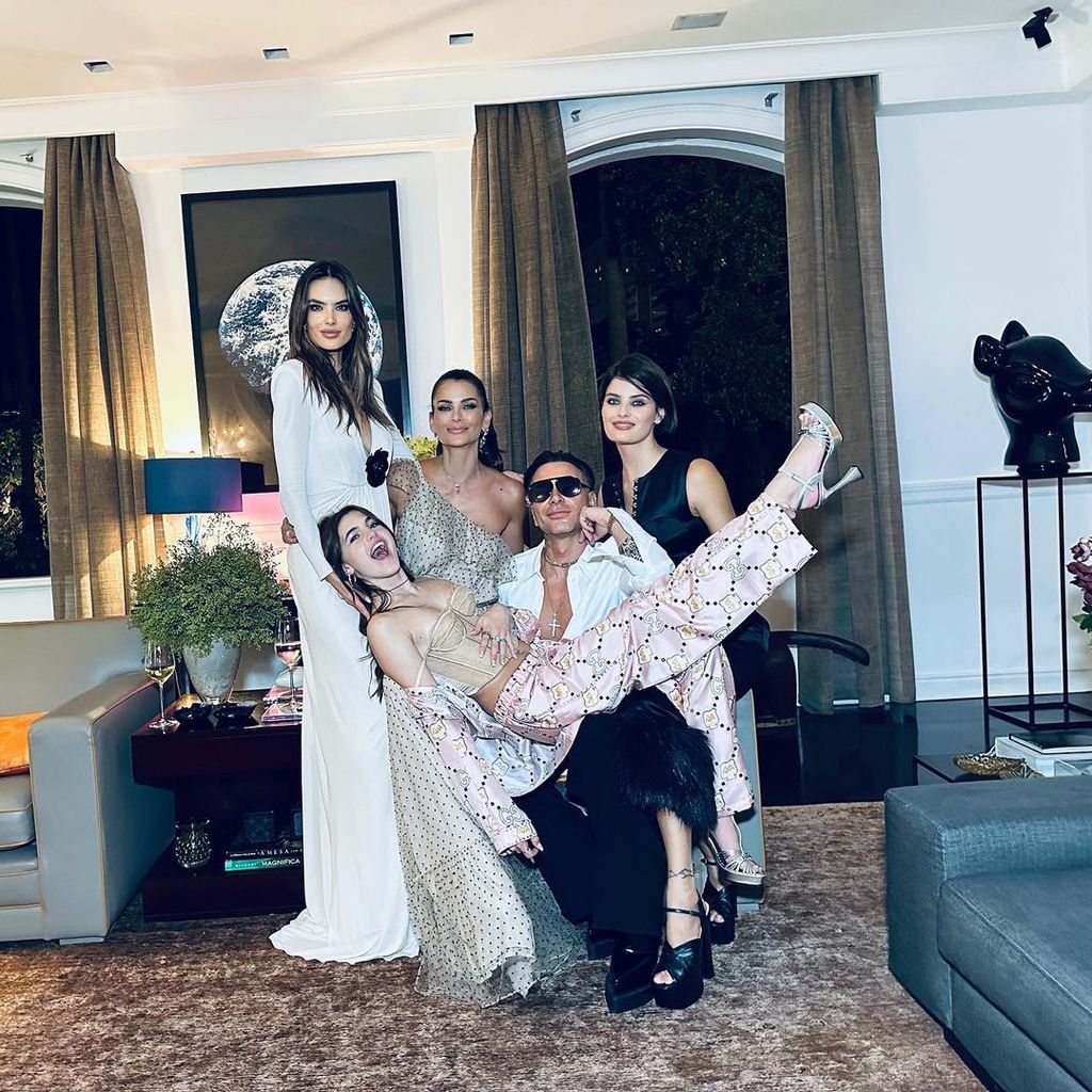 Alessandra Ambrosio, Fernanda Motta, Matheus Mazzafera, Isabeli Fontana und ihre Tochter, 2023