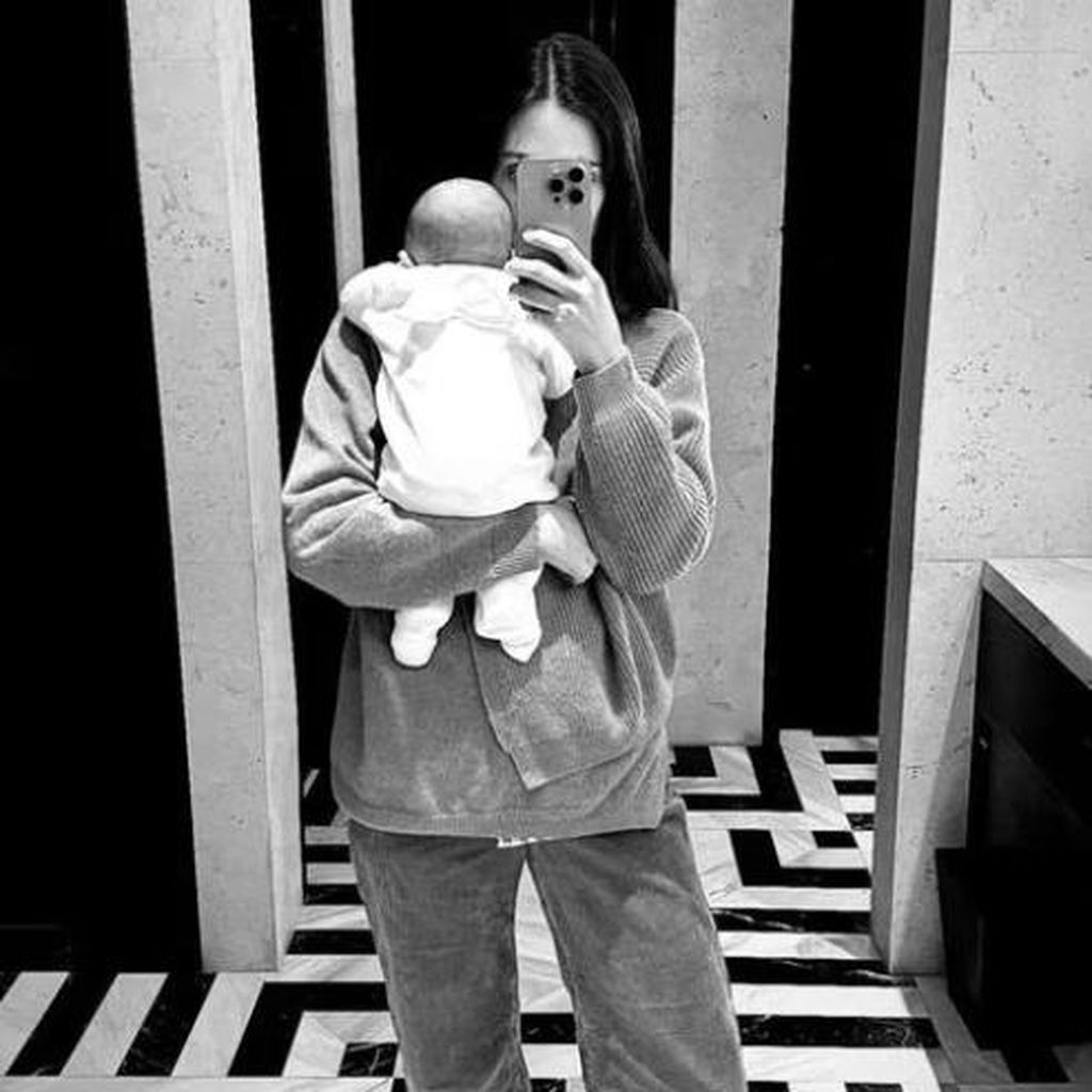 Alessandra de Osma mit Baby Alexia, März 2024