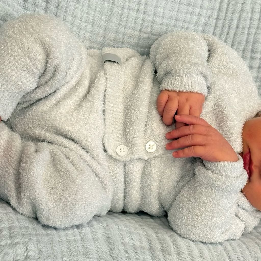 Alex Coopers Baby, Oktober 2026