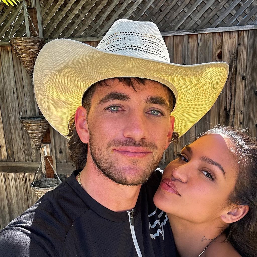 Alex Fine und Cassie Ventura im August 2023