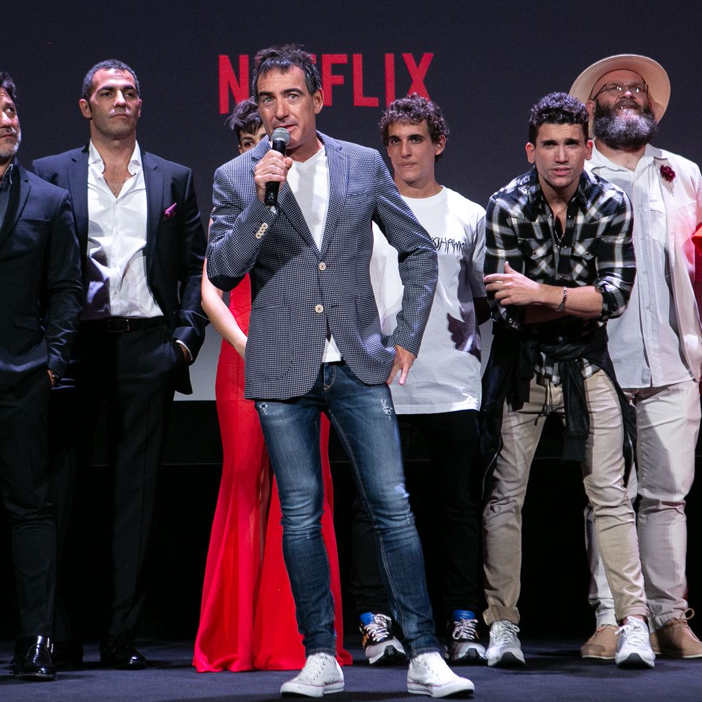 Alex Pina und der "Haus des Geldes"-Cast