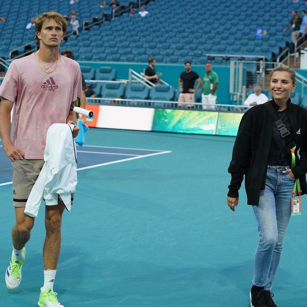 Alex Zverev und Sophia Thomalla auf dem Tennisplatz, März 2022