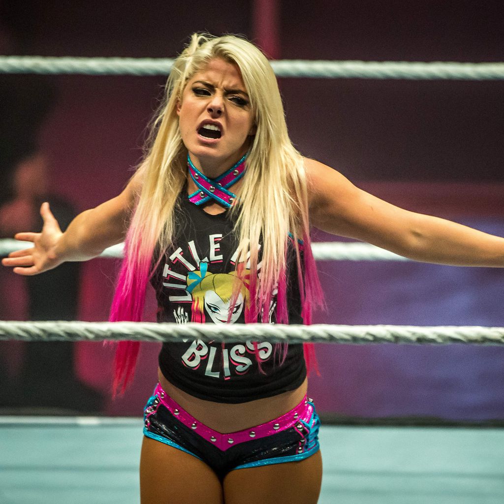 Alexa Bliss bei einem WWE-Kampf in Frankreich im Mai 2017