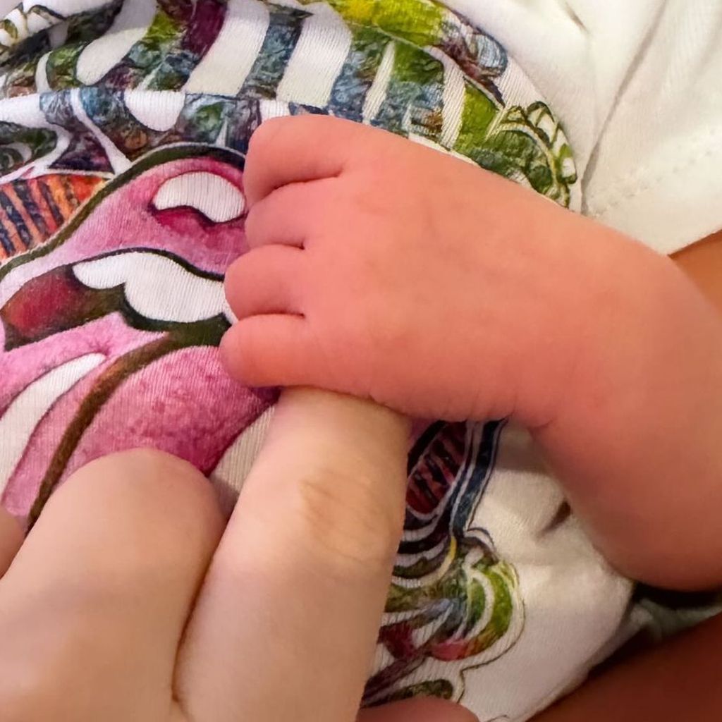 Hand von Alexa Bliss' Baby