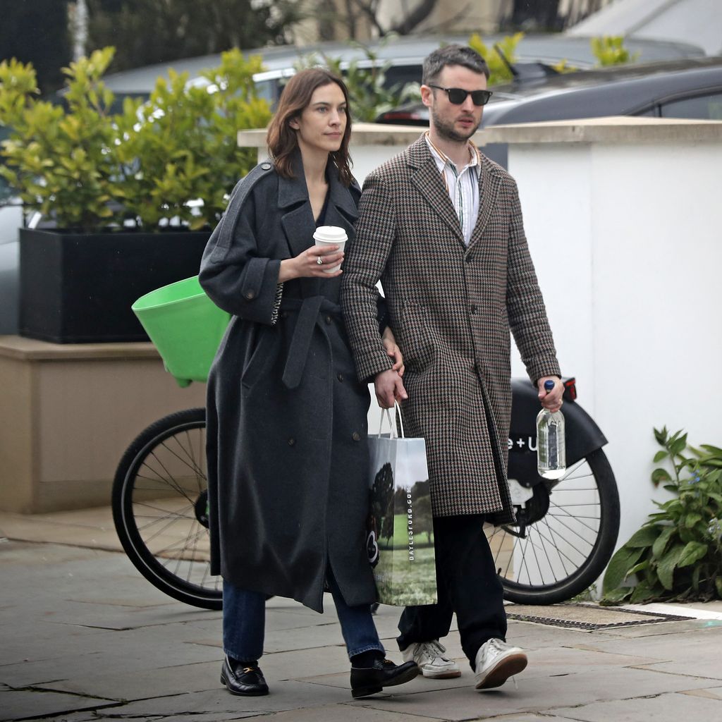 Alexa Chung und Tom Sturridge im April 2023