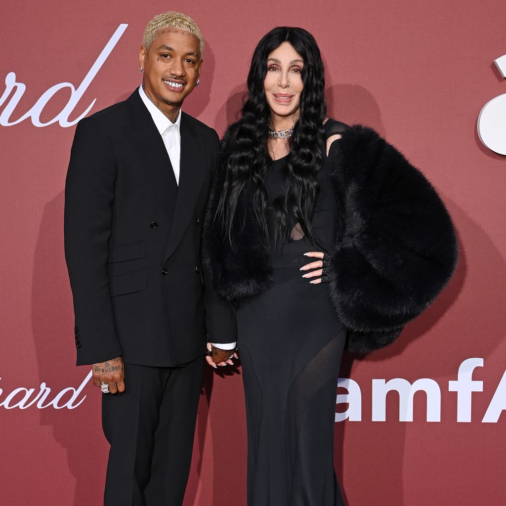 Alexander Edwards und Cher auf der amfAR Gala 2024