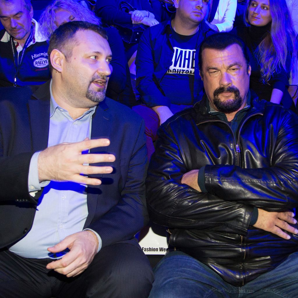 Alexander Shumsky und Steven Seagal bei der Mercedes Benz-Fashion Week in Moskau