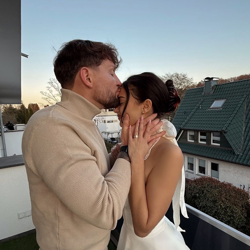 Alexander Thoss und Paola Maria bei ihrer Verlobung, März 2025