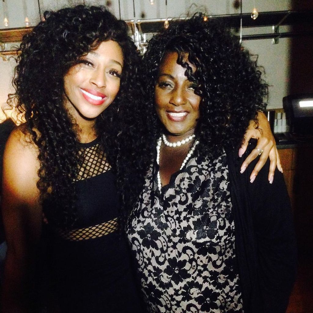 Alexandra Burke mit ihrer Mutter Melissa Bell
