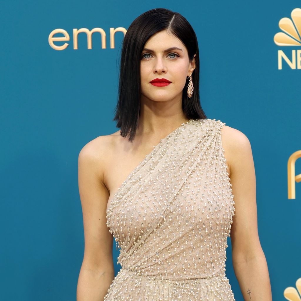 Alexandra Daddario bei den Emmy Awards 2022