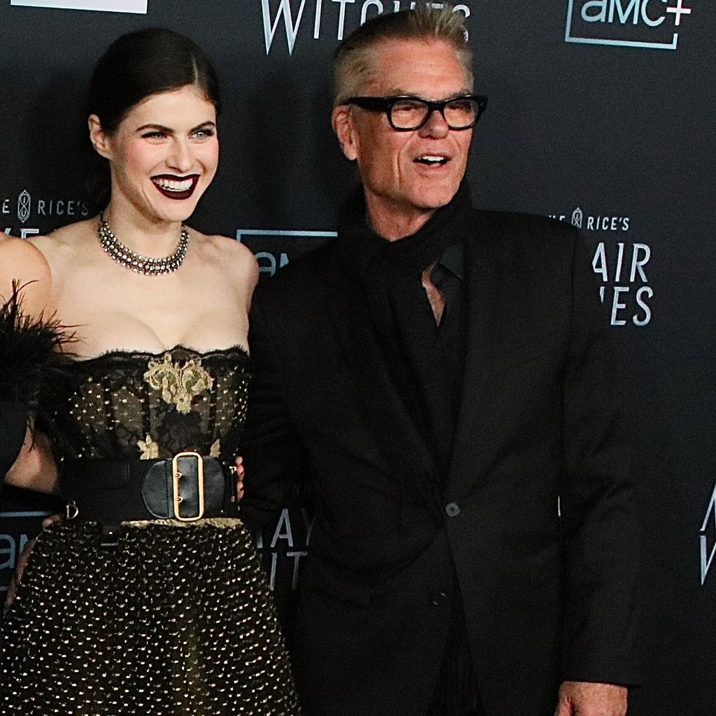Alexandra Daddario und Harry Hamlin