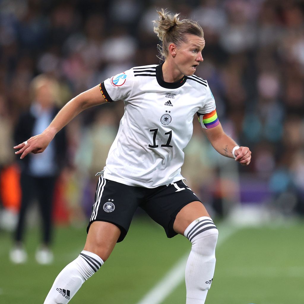 Alexandra Popp, Profifußballerin