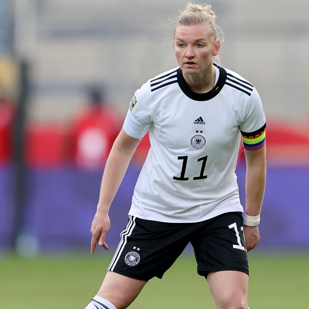 Alexandra Popp, Profifußballerin