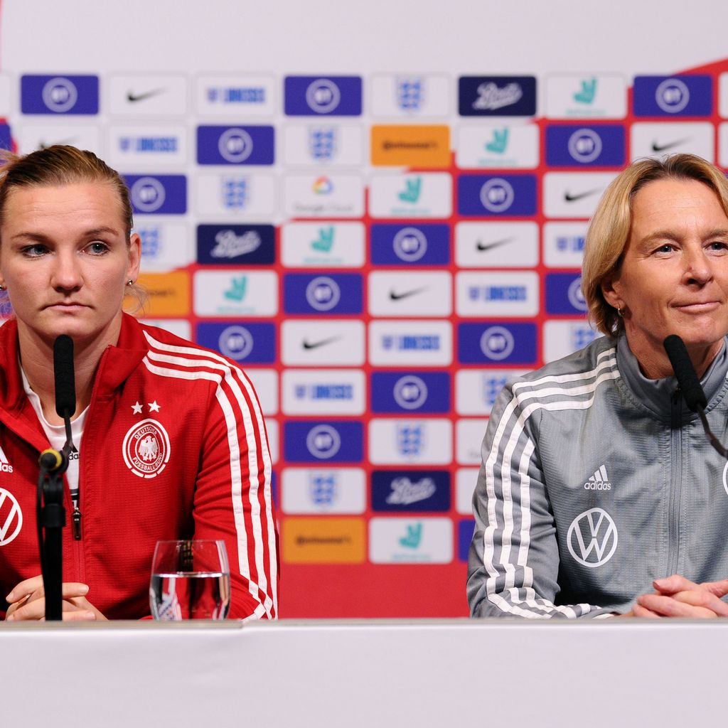 Alexandra Popp und Martina Voss-Tecklenburg, November 2019