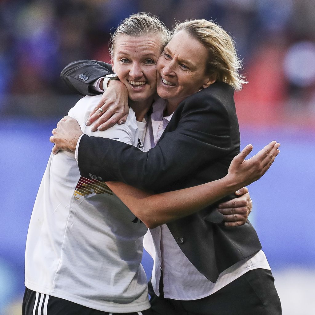 Alexandra Popp und Martina Voss-Tecklenburg, Juni 2019