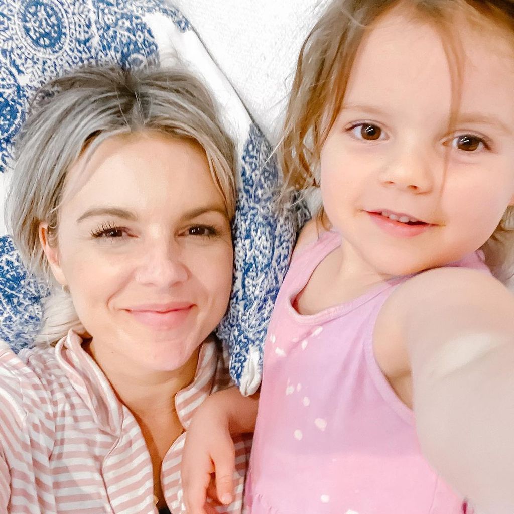 Ali Fedotowsky mit ihrer Tochter