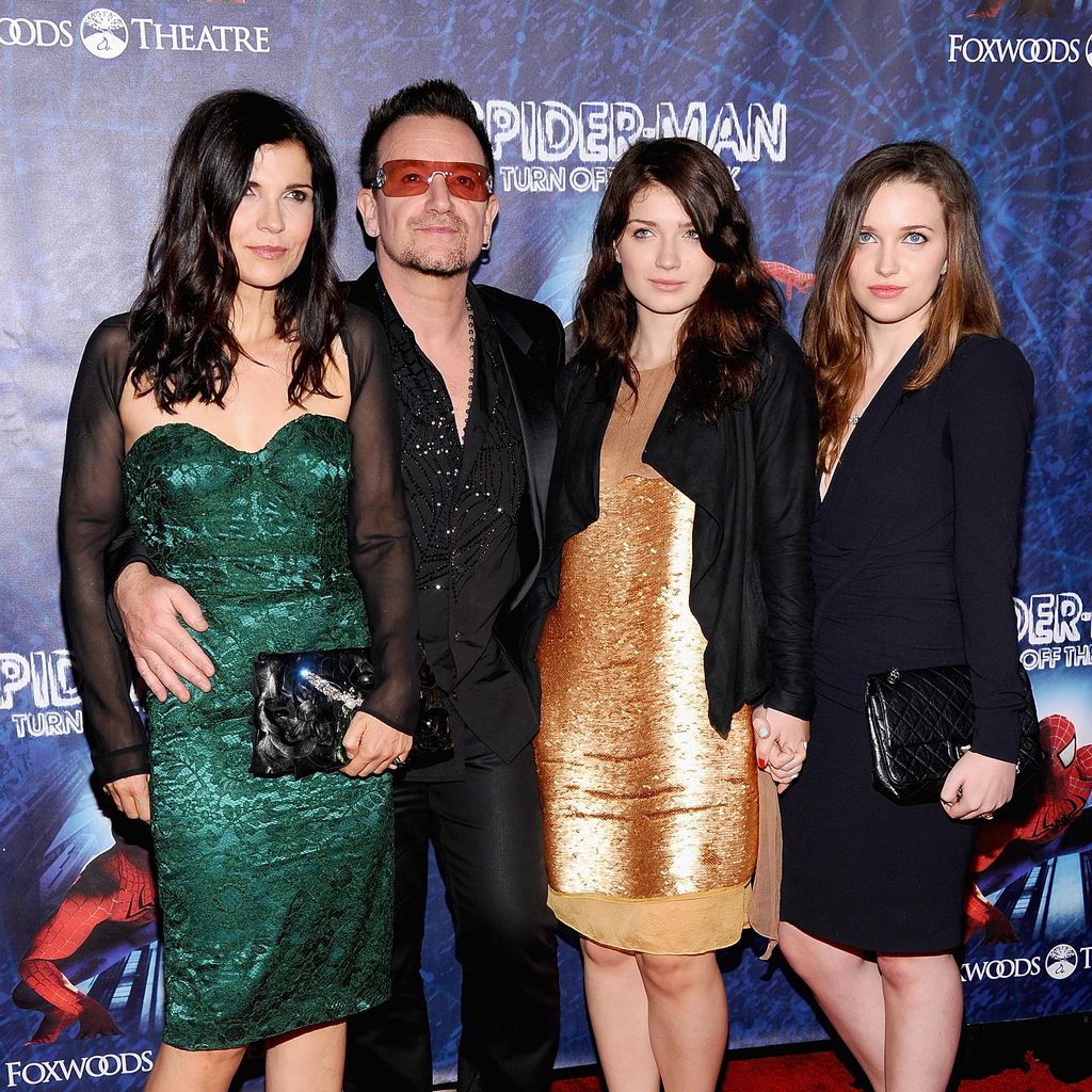Ali Hewson und Bono mit ihren gemeinsamen Kids Eve und Jordan
