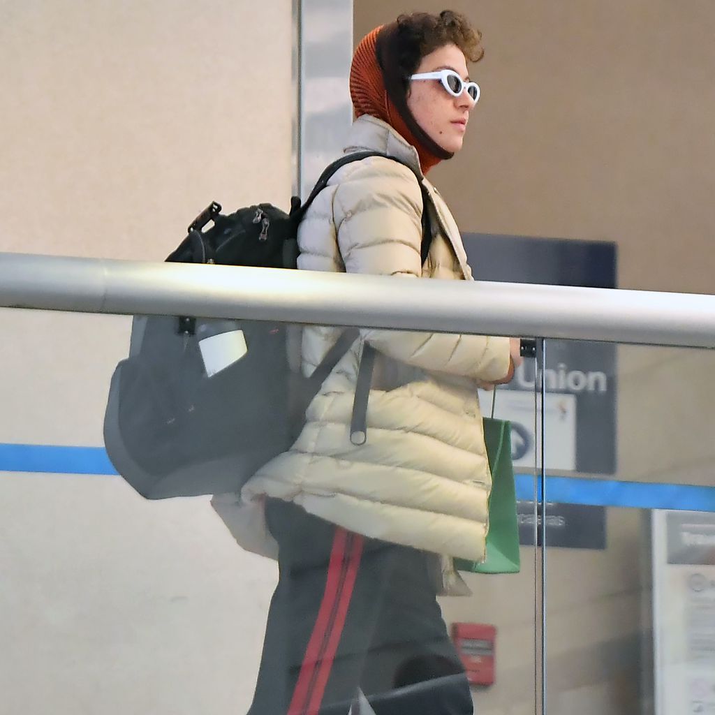 Alia Shawkat am Flughafen in Los Angeles im Dezember 2019