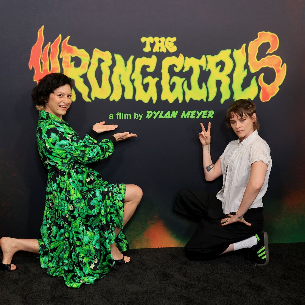 Alia Shawkat und Kristen Stewart bei der Premiere von "The Wrong Girls", 2026