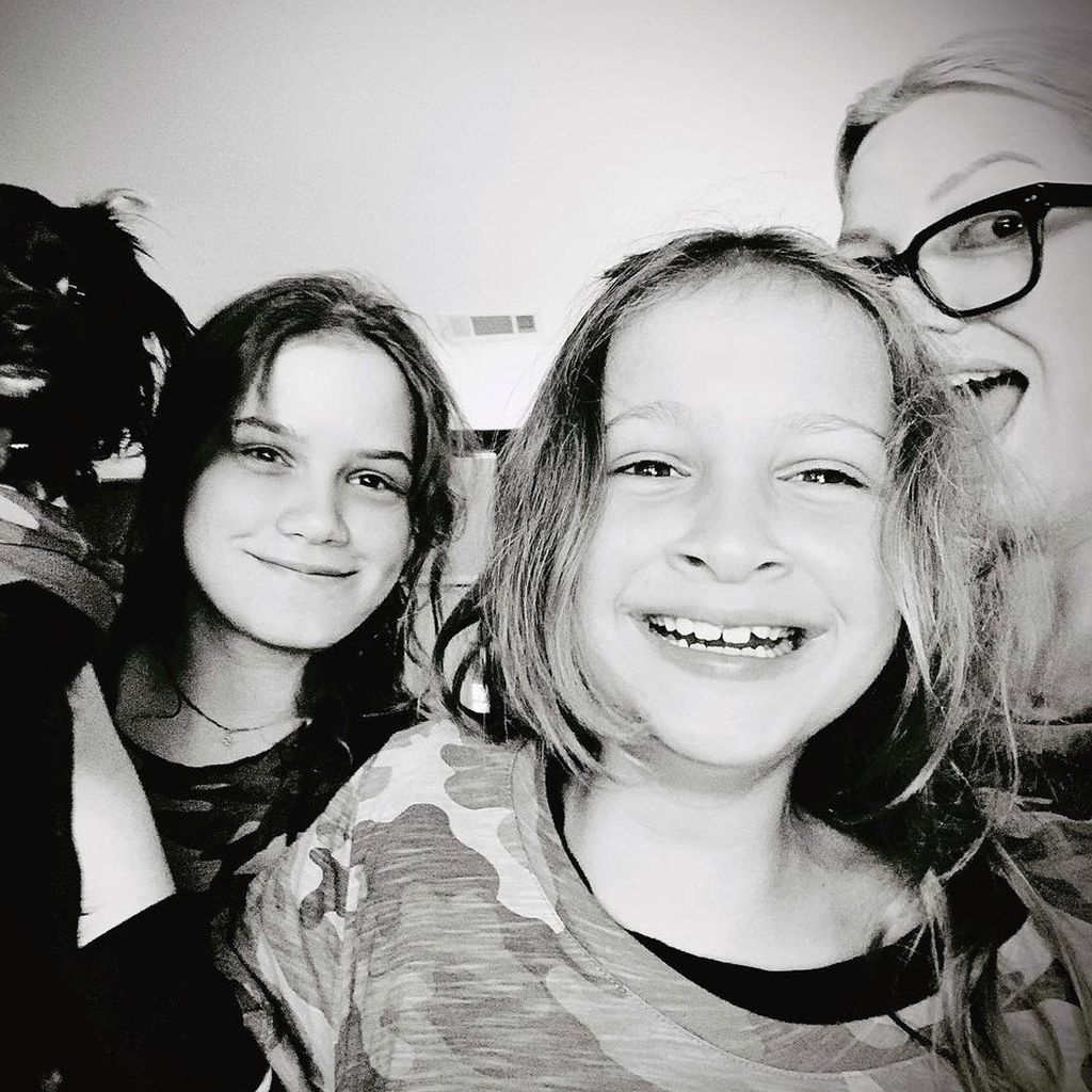 Alice Evans und ihre Töchter Ella und Elsie im September 2021