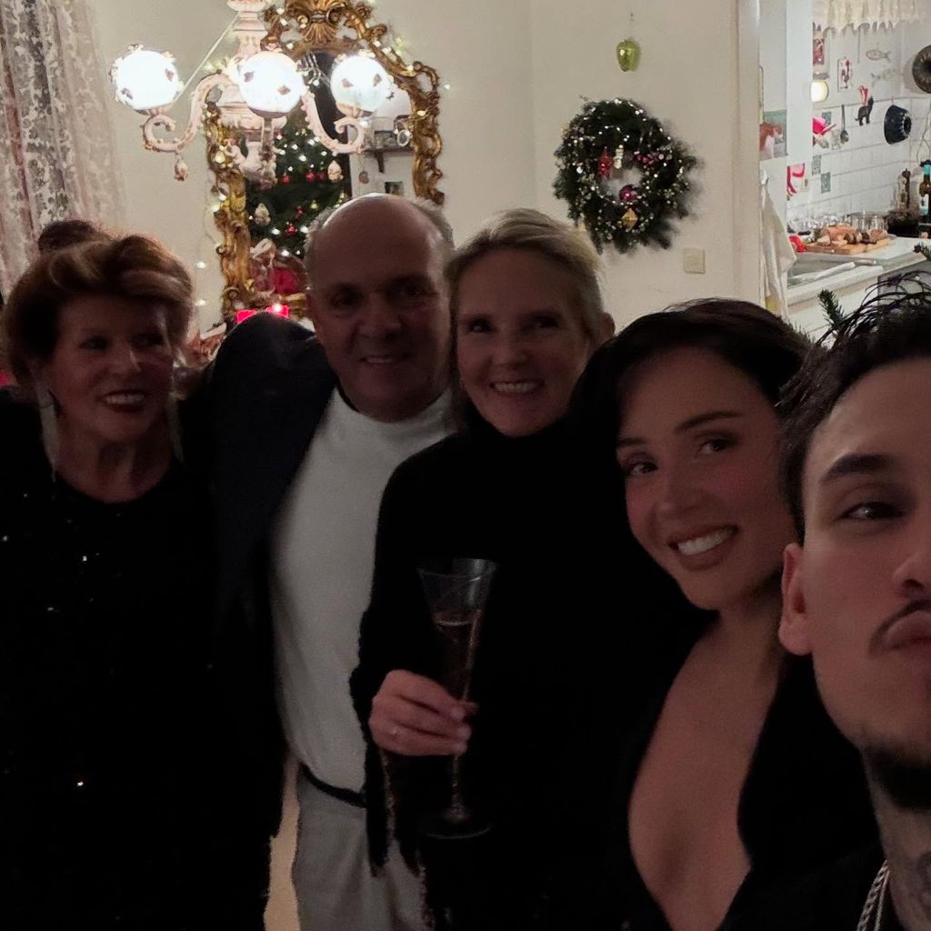 Alicia Costa Pinheiro mit ihrer Familie und Loracio, Dezember 2024