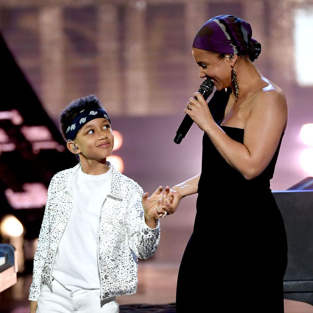 Alicia Keys (rechts) mit ihrem Sohn Egypt Daoud Dean bei den iHeartRadio Music Awards 2019