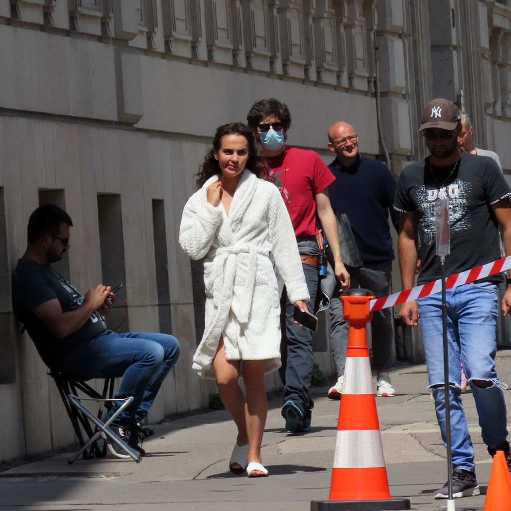 Alicia Vikander am Set von "Irma Vep" in Paris