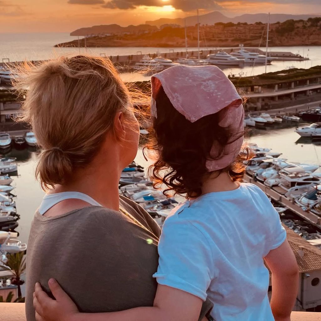 Alida Kurras und ihre Tochter im August 2024