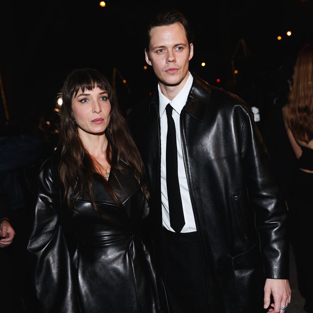 Alida Morberg und Bill Skarsgård während der Paris Fashion Week