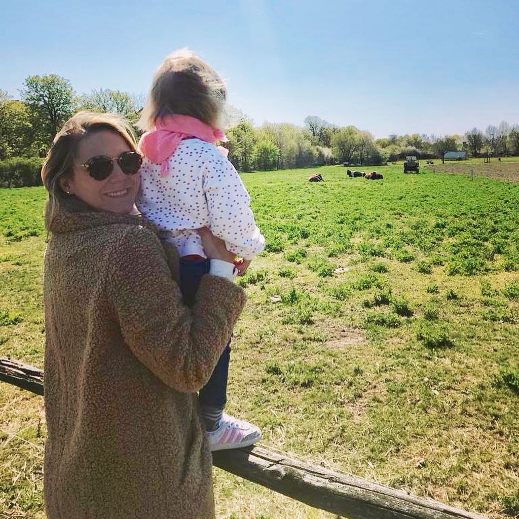 Alina Merkau mit ihrer Tochter