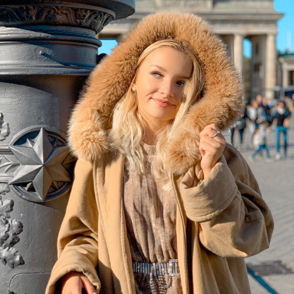 Alina Mour, Webstar