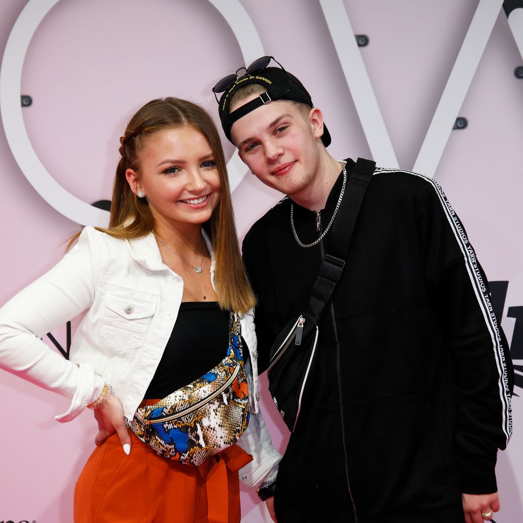 Alina Mour und ihr Freund Deno auf der Glow in Stuttgart