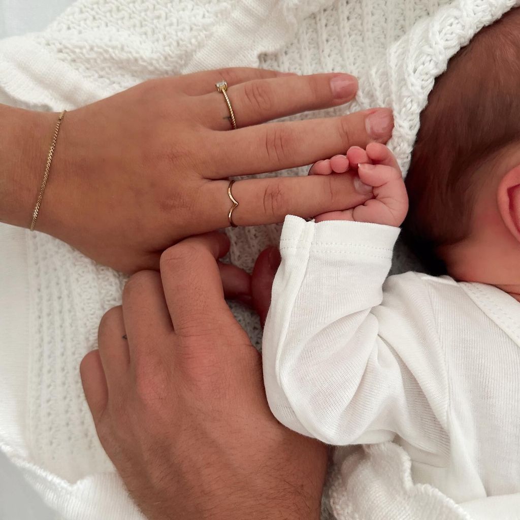 Alina Mour und Tim Radtke mit ihrem Baby