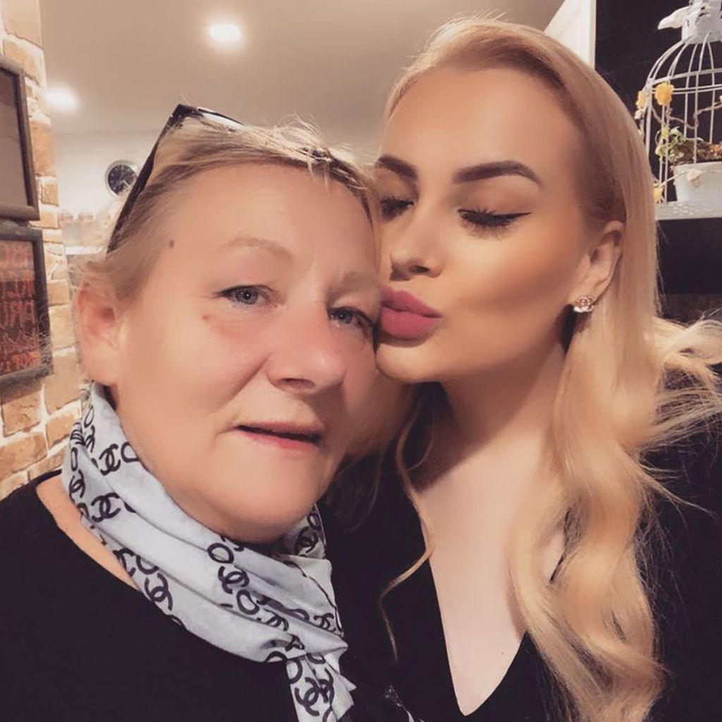 Aline Bachmann mit ihrer Mutter