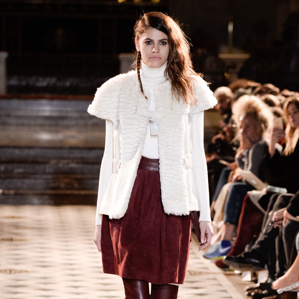 Alisar Ailabouni bei der Pariser Fashion Show