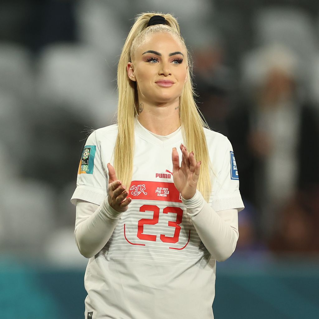 Alisha Lehmann, Profifußballerin