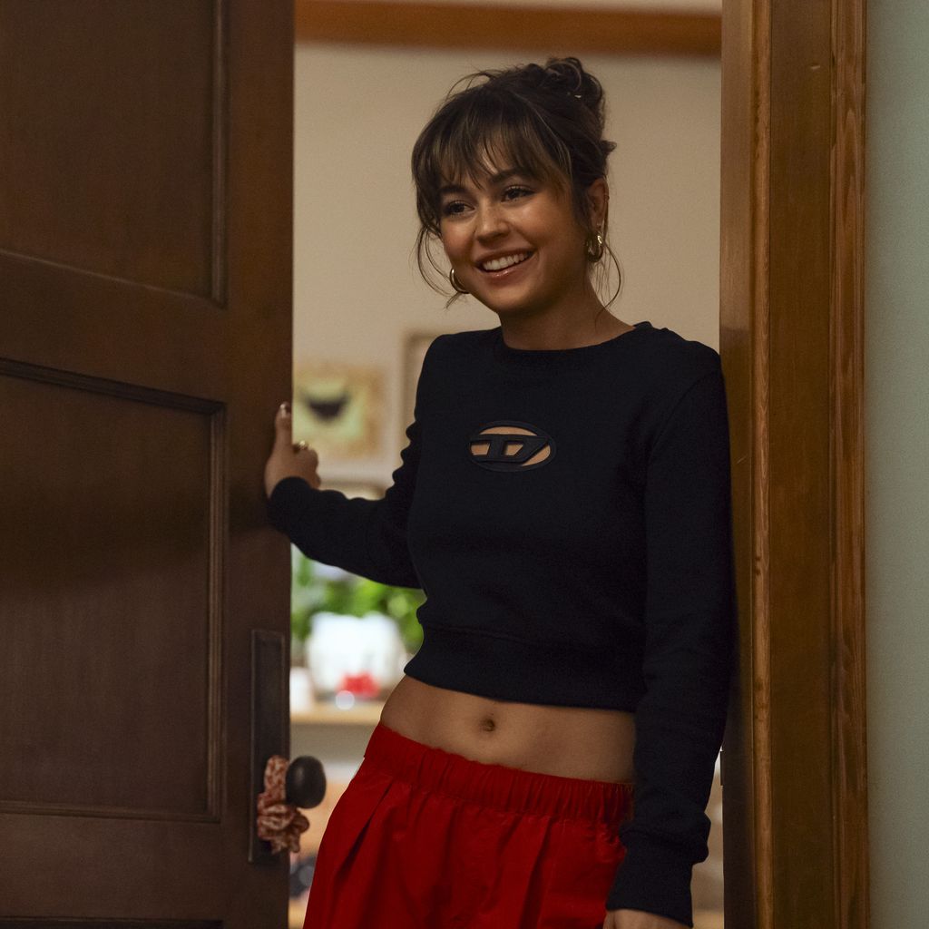 Mika Abdalla als Allie in "Off Campus"