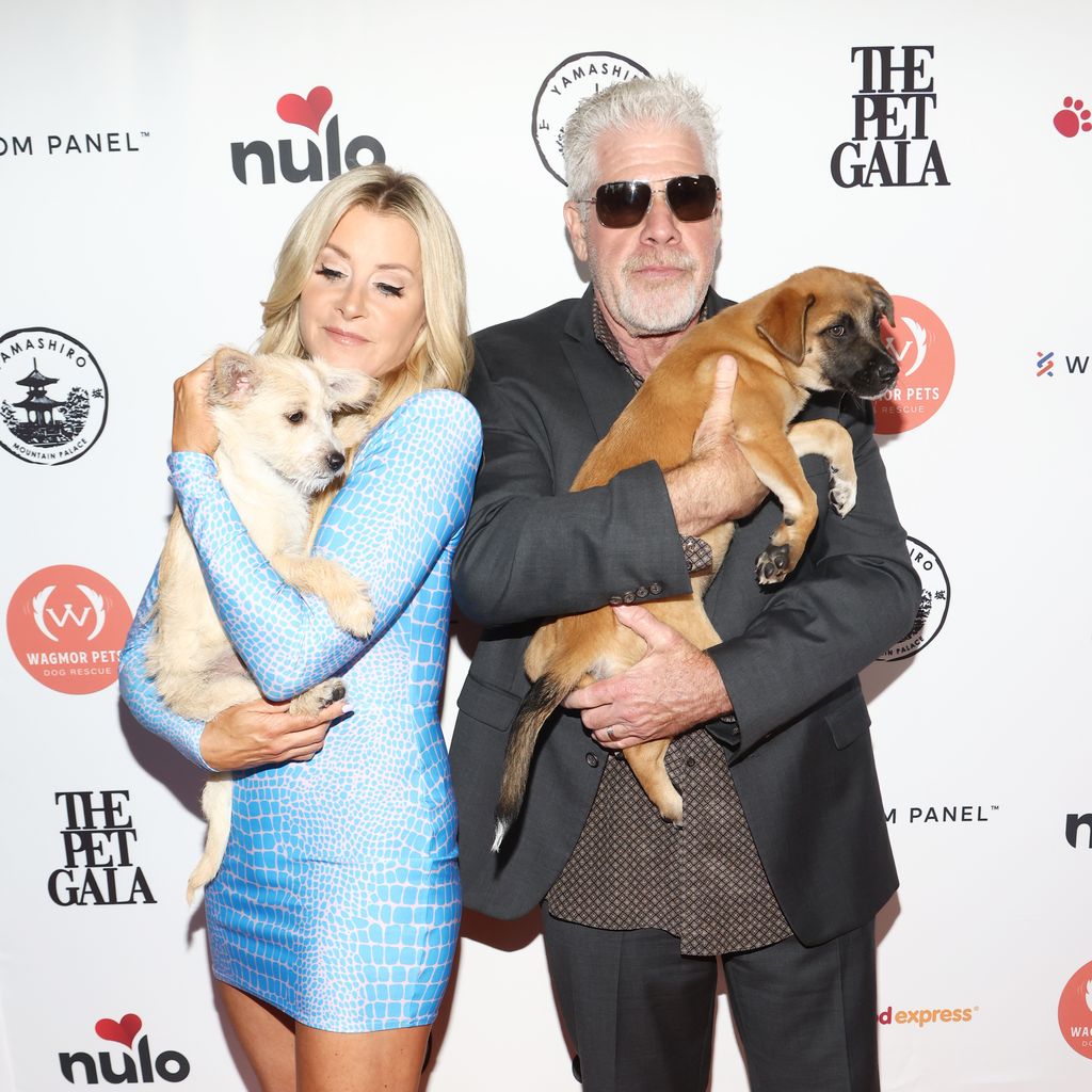 Allison Dunbar und Ron Perlman im Juni 2022