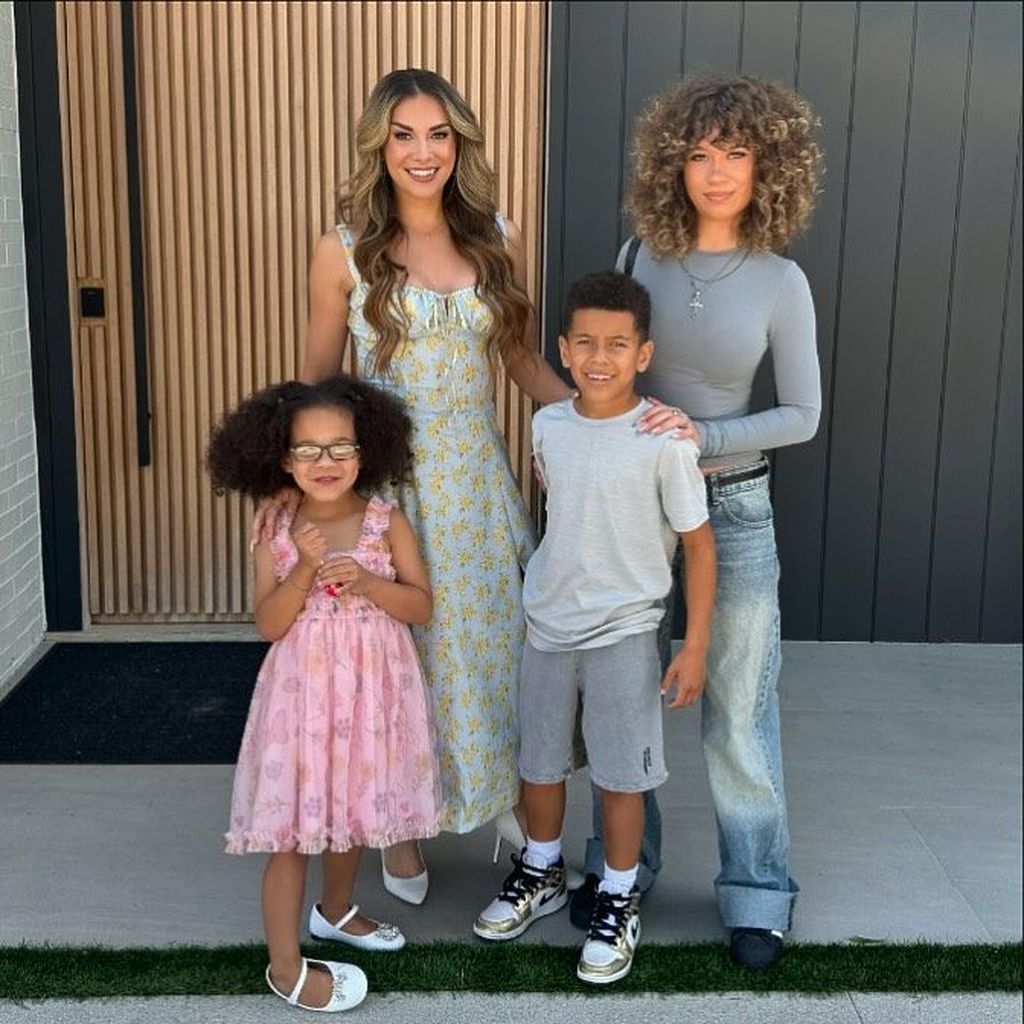 Allison Holker mit ihren Kindern Weslie, Zaia und Maddox