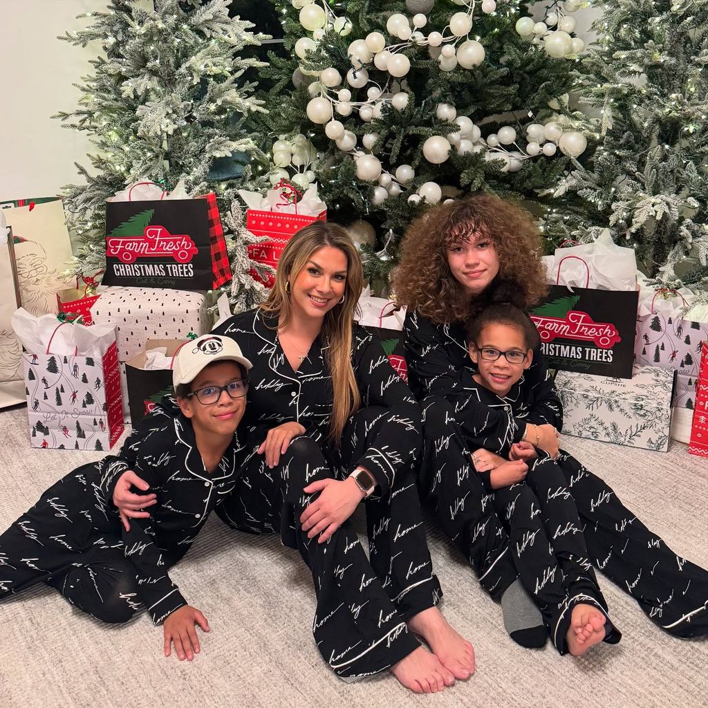 Tänzerin Allison Holker mit ihren drei Kindern, Dezember 2024
