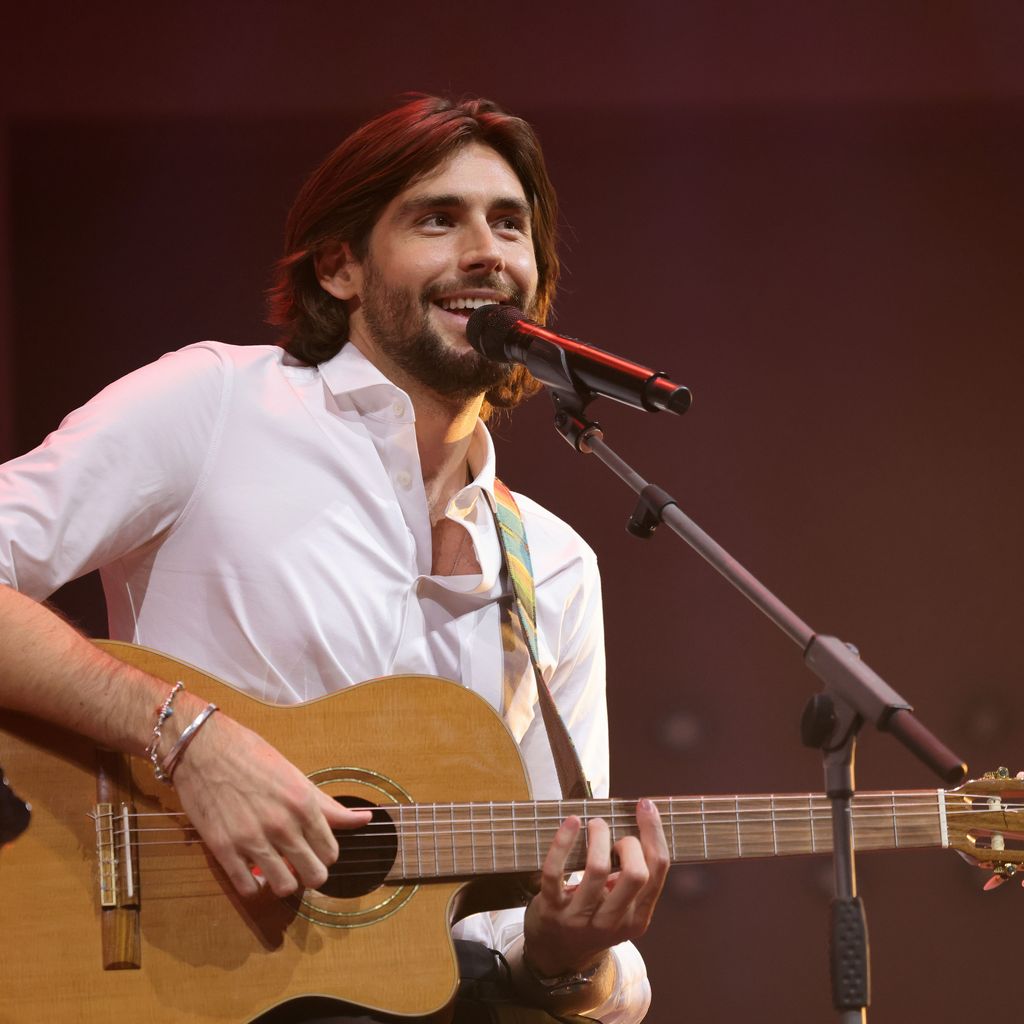 Álvaro Soler, Sänger